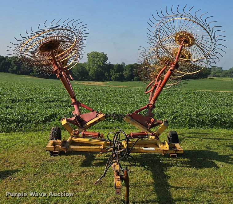 image for item EF1769 New Holland hay rake