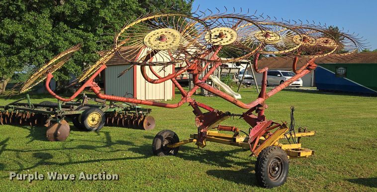 image for item EF1769 New Holland hay rake