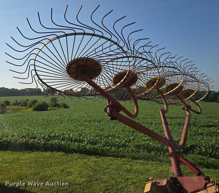 image for item EF1769 New Holland hay rake
