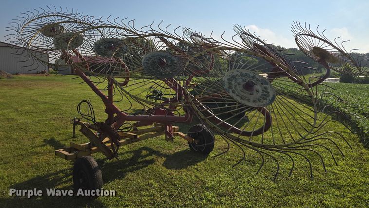 image for item EF1769 New Holland hay rake