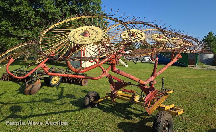 image for item EF1769 New Holland hay rake
