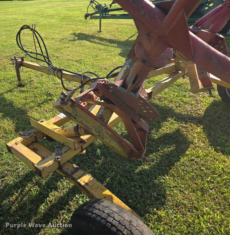 image for item EF1769 New Holland hay rake