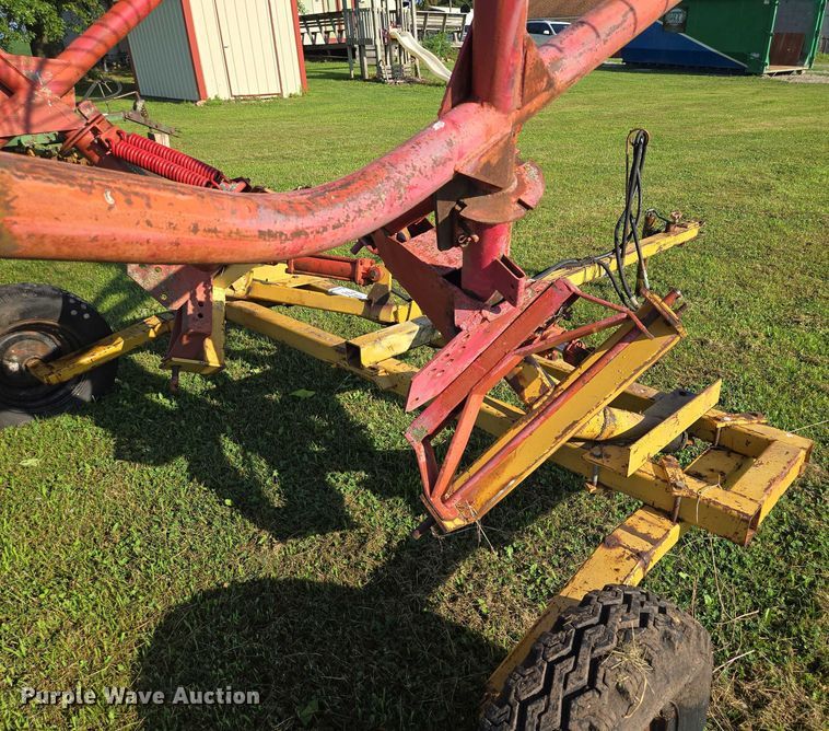 image for item EF1769 New Holland hay rake