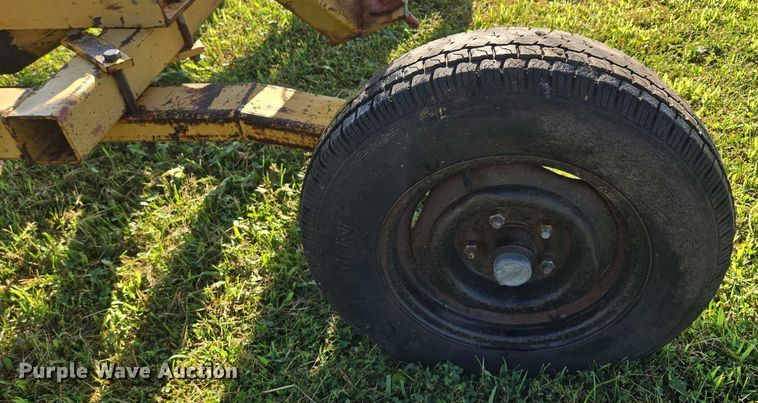 image for item EF1769 New Holland hay rake