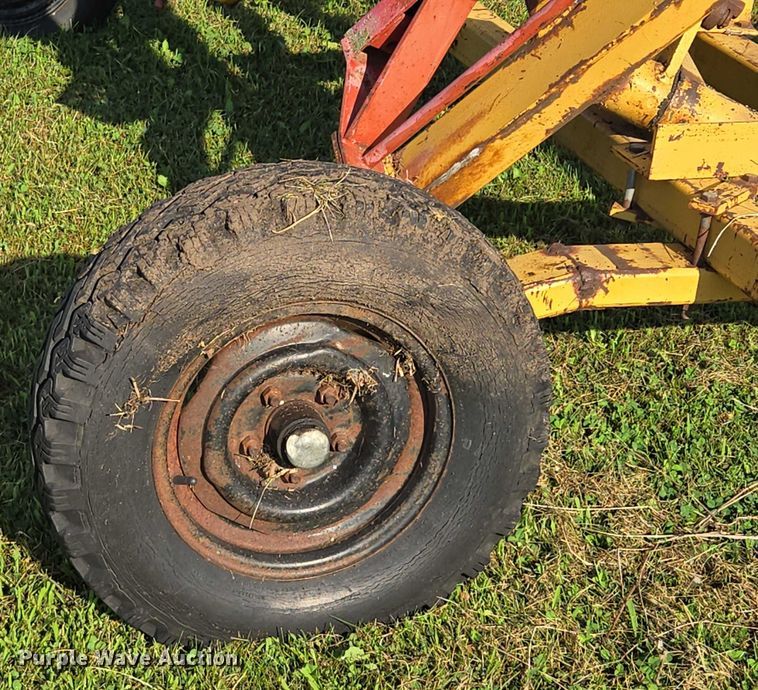 image for item EF1769 New Holland hay rake