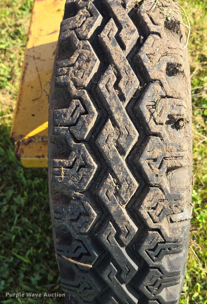 image for item EF1769 New Holland hay rake