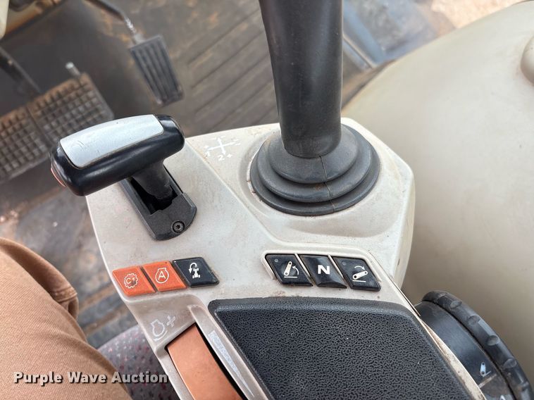 image for item EL2165 2016 Massey Ferguson 7720 MFWD tractor