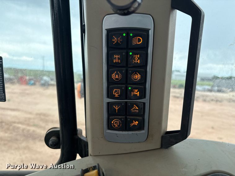 image for item EL2165 2016 Massey Ferguson 7720 MFWD tractor