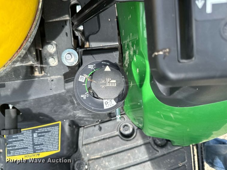 image for item EM2117 2023 John Deere 2025R MFWD tractor