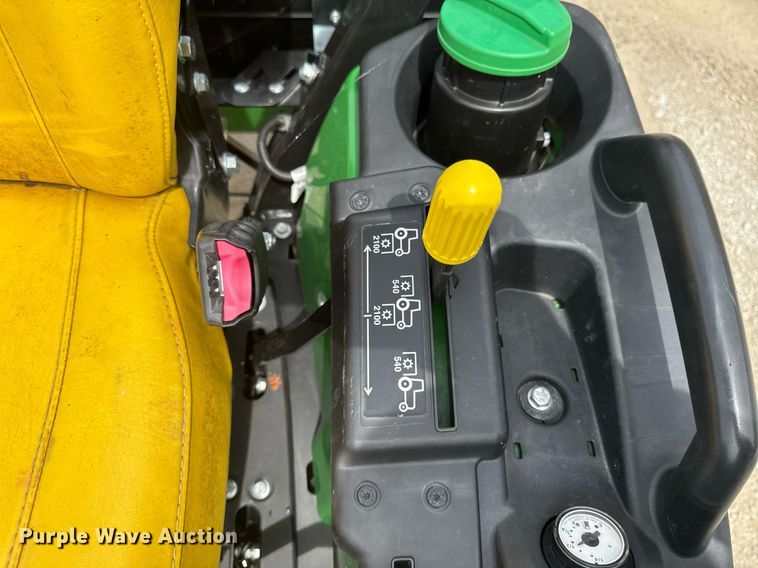 image for item EM2117 2023 John Deere 2025R MFWD tractor