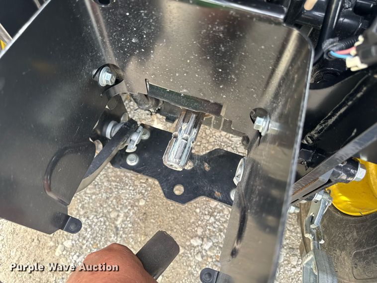 image for item EM2117 2023 John Deere 2025R MFWD tractor