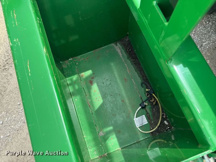 image for item EM2117 2023 John Deere 2025R MFWD tractor