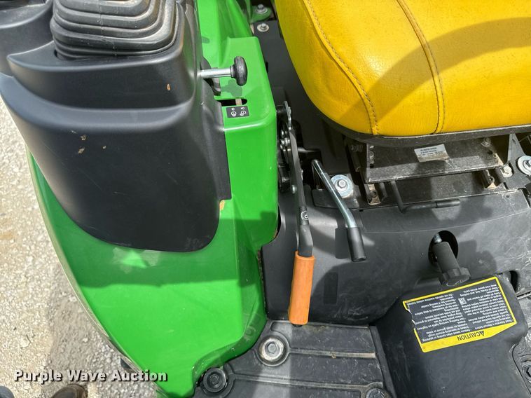 image for item EM2117 2023 John Deere 2025R MFWD tractor