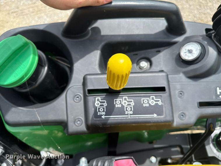 image for item EM2117 2023 John Deere 2025R MFWD tractor