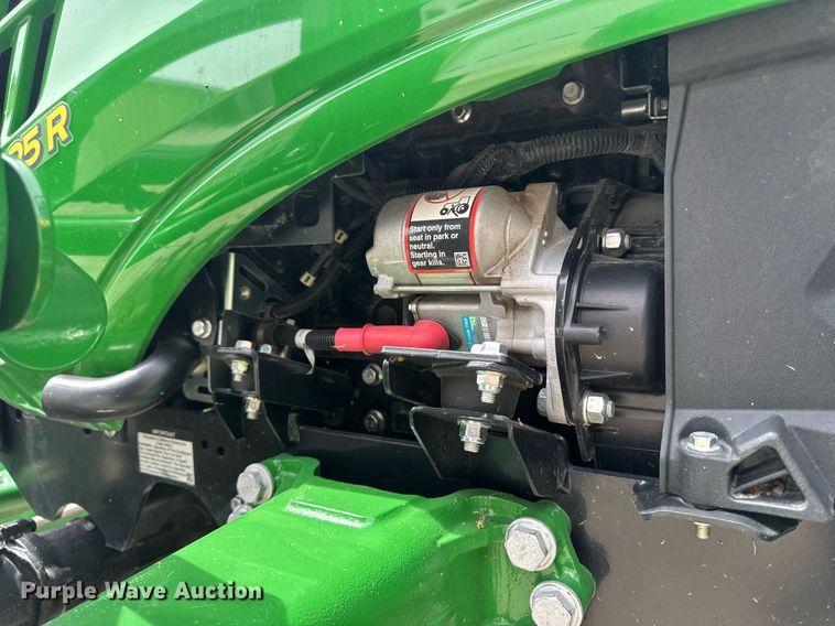 image for item EM2117 2023 John Deere 2025R MFWD tractor