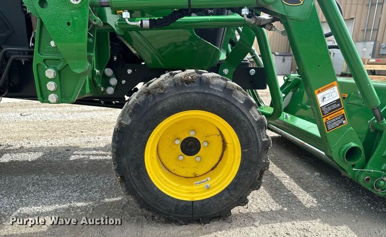 image for item EM2117 2023 John Deere 2025R MFWD tractor