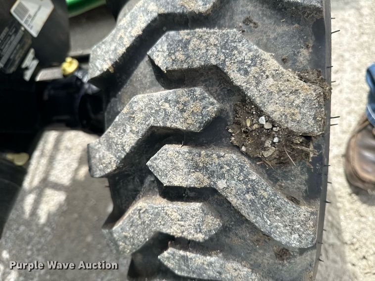 image for item EM2117 2023 John Deere 2025R MFWD tractor