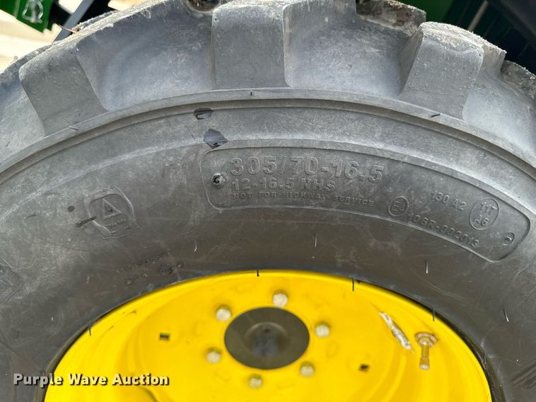 image for item EM2117 2023 John Deere 2025R MFWD tractor