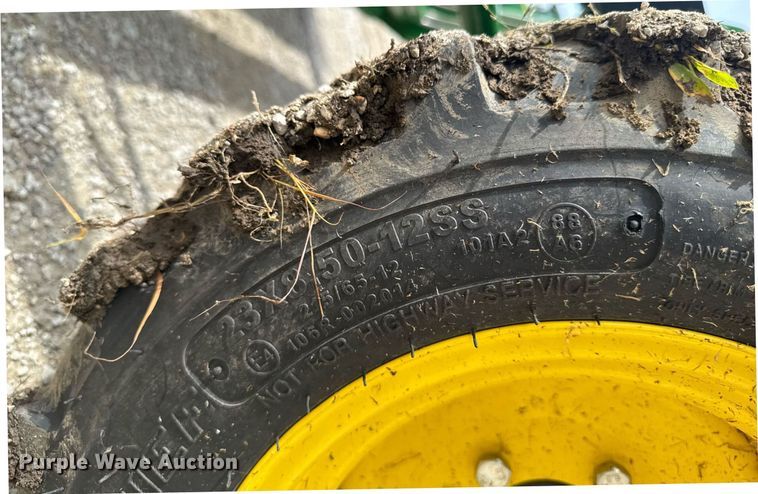 image for item EM2117 2023 John Deere 2025R MFWD tractor