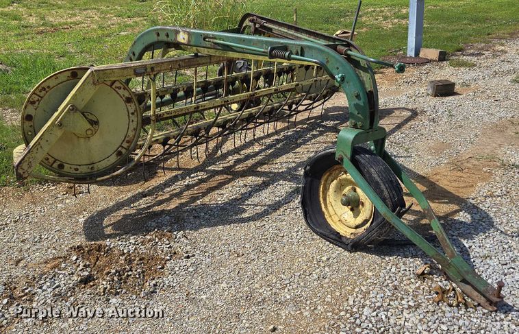 image for item EN2014 John Deere 660 hay rake