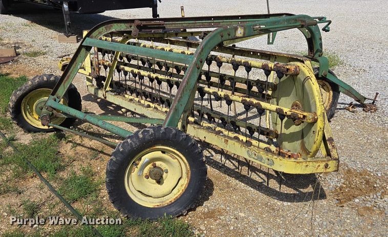 image for item EN2014 John Deere 660 hay rake