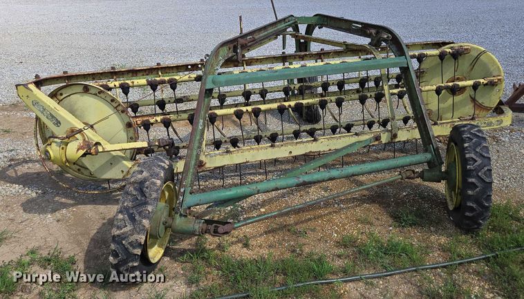 image for item EN2014 John Deere 660 hay rake