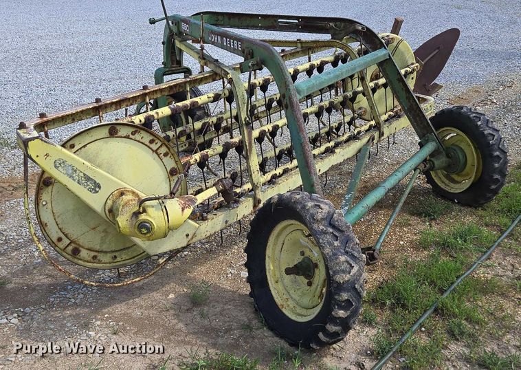 image for item EN2014 John Deere 660 hay rake