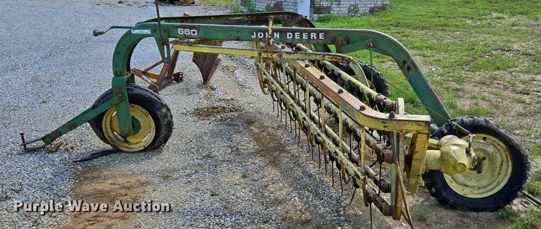 image for item EN2014 John Deere 660 hay rake