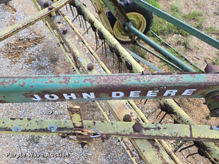image for item EN2014 John Deere 660 hay rake