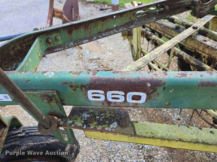 image for item EN2014 John Deere 660 hay rake