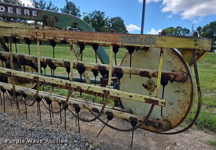 image for item EN2014 John Deere 660 hay rake