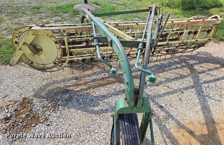 image for item EN2014 John Deere 660 hay rake