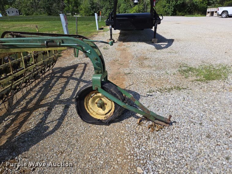image for item EN2014 John Deere 660 hay rake