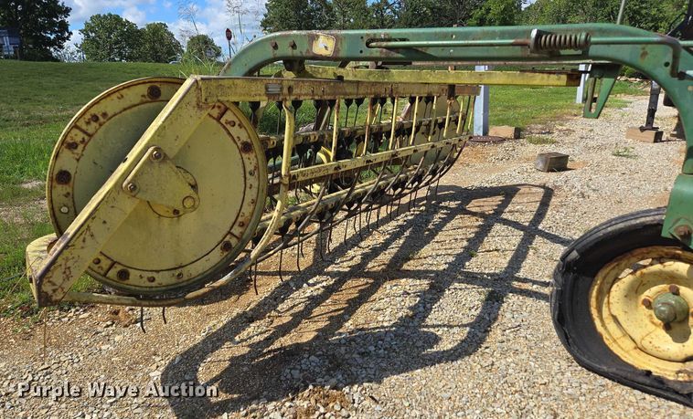 image for item EN2014 John Deere 660 hay rake