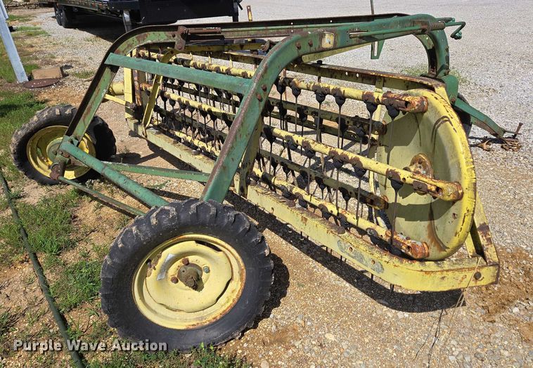 image for item EN2014 John Deere 660 hay rake