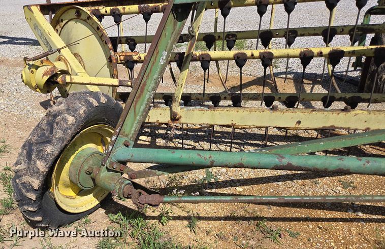 image for item EN2014 John Deere 660 hay rake