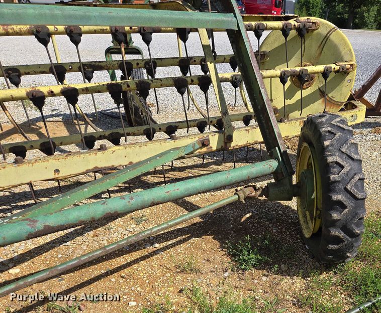 image for item EN2014 John Deere 660 hay rake