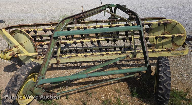 image for item EN2014 John Deere 660 hay rake
