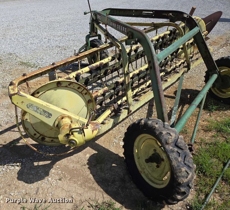 image for item EN2014 John Deere 660 hay rake