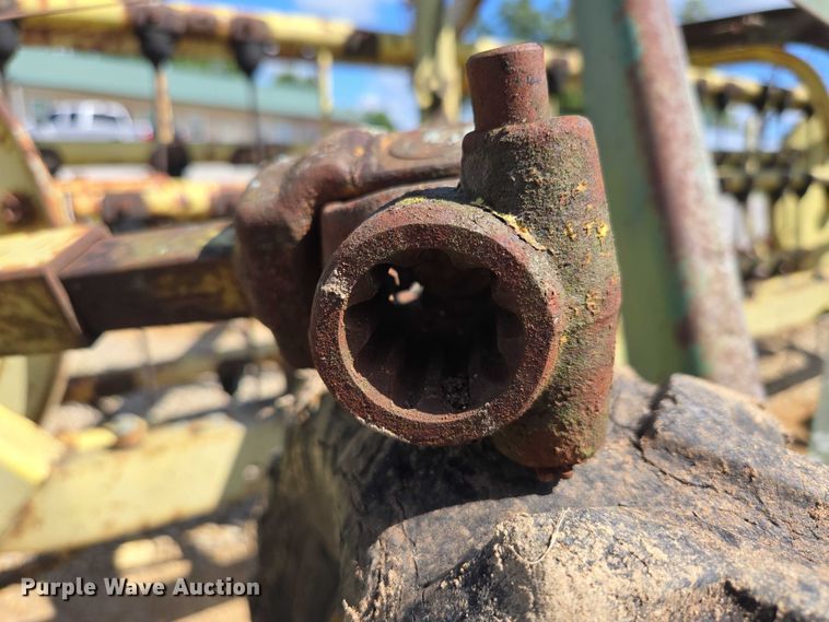 image for item EN2014 John Deere 660 hay rake