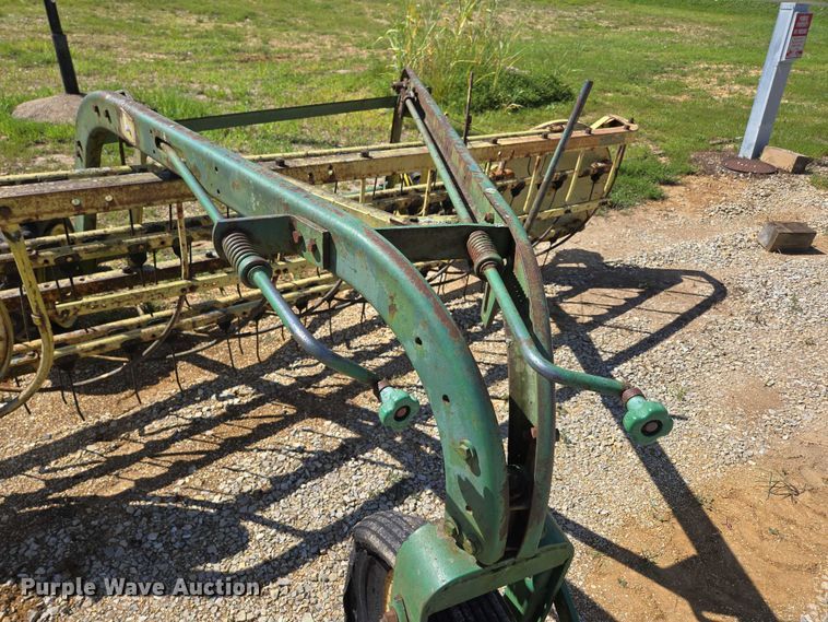 image for item EN2014 John Deere 660 hay rake