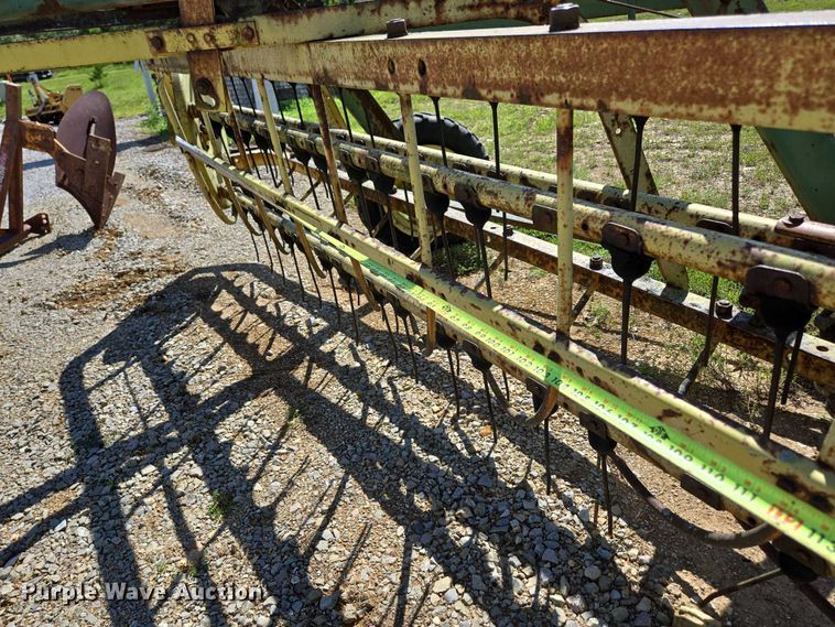 image for item EN2014 John Deere 660 hay rake