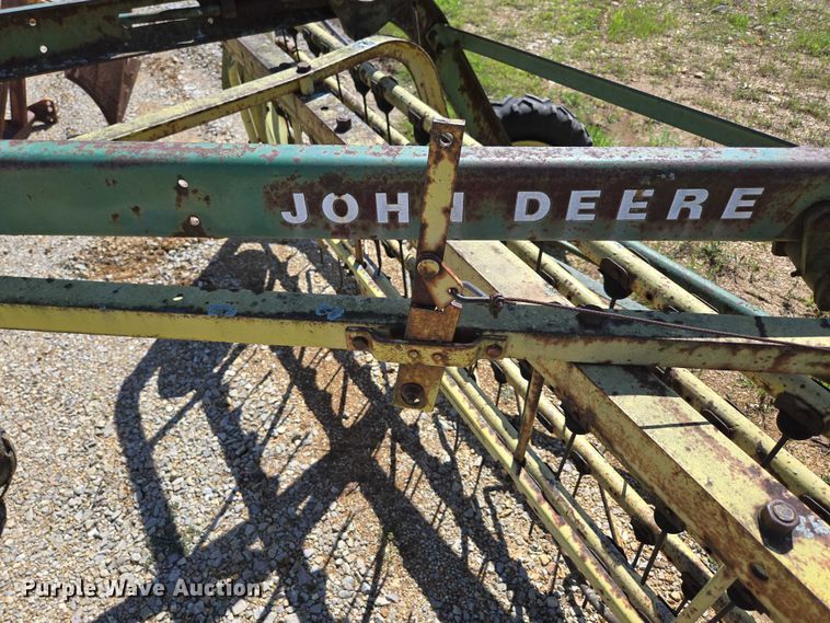 image for item EN2014 John Deere 660 hay rake
