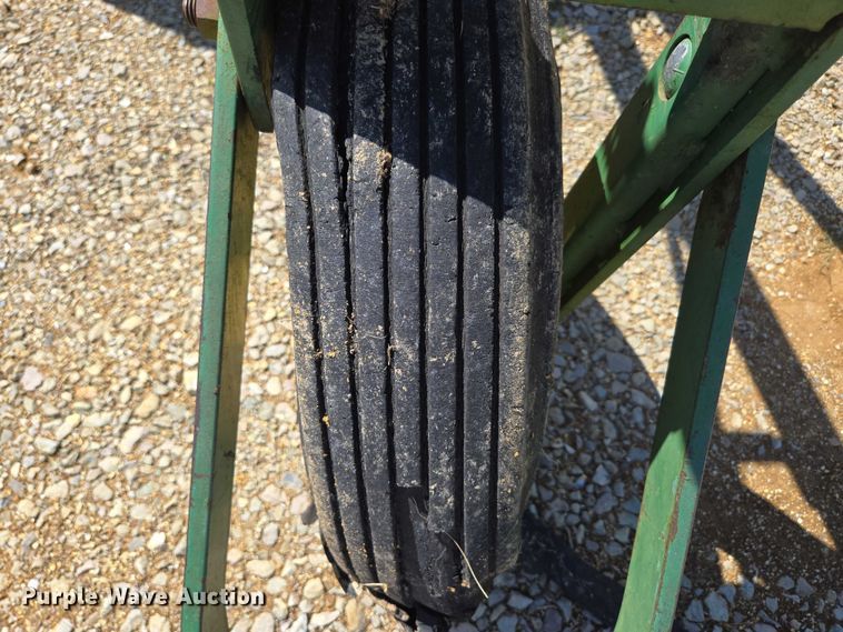 image for item EN2014 John Deere 660 hay rake