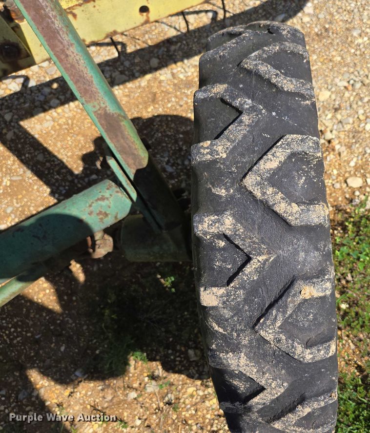 image for item EN2014 John Deere 660 hay rake