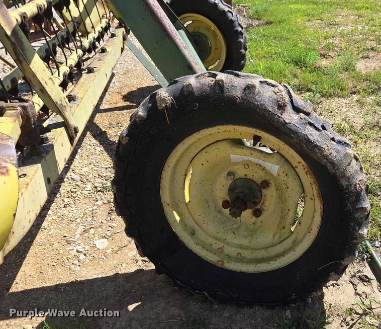 image for item EN2014 John Deere 660 hay rake