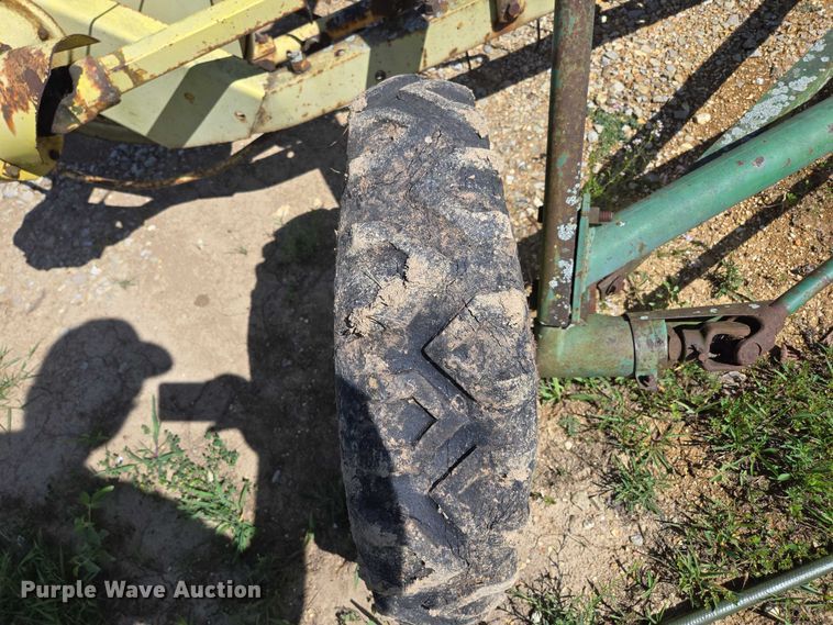 image for item EN2014 John Deere 660 hay rake