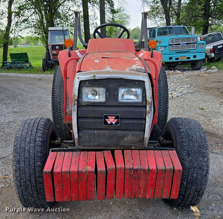 image for item EN3655 1994 Massey Ferguson 1260 MFWD tractor