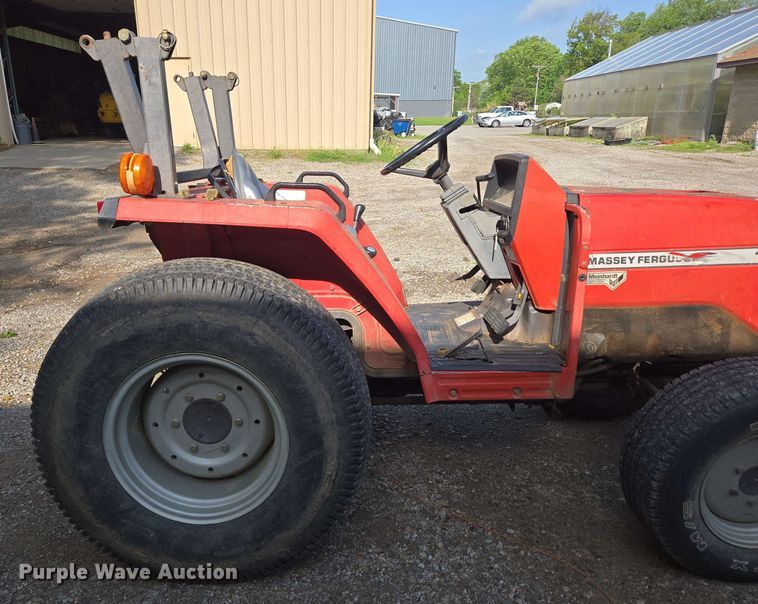 image for item EN3655 1994 Massey Ferguson 1260 MFWD tractor
