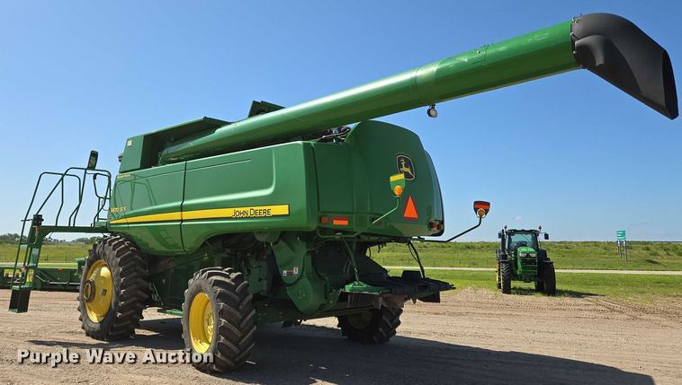 image for item EN8220 2009 John Deere 9870 STS combine